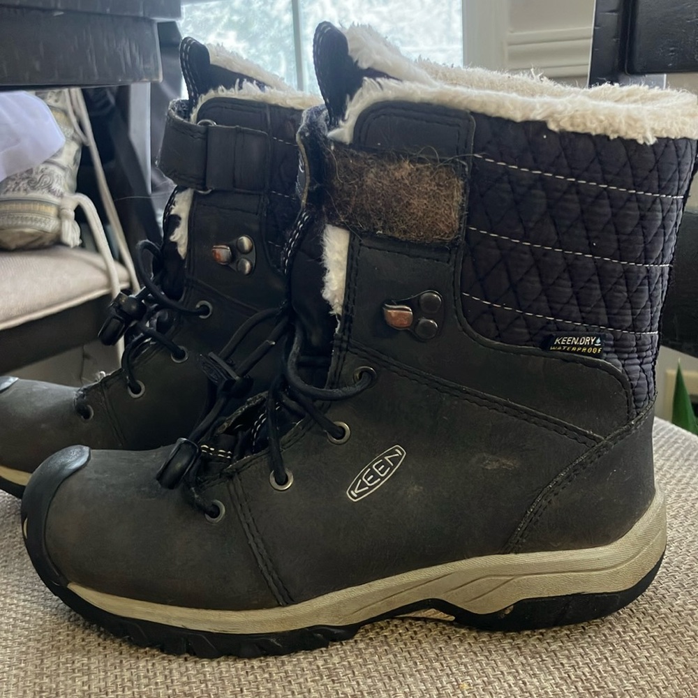 Keen kid winter boot